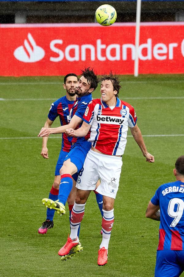 Los de Mendilibar obtienen su segunda victoria de la temporada en casa tras golear el Alavés. 