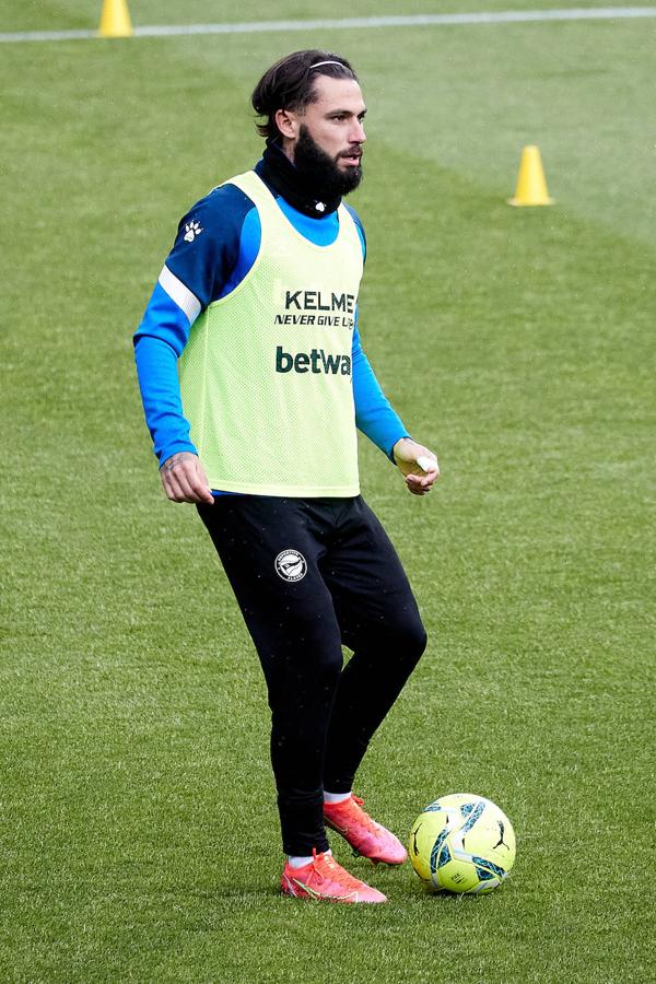 Los de Mendilibar obtienen su segunda victoria de la temporada en casa tras golear el Alavés. 