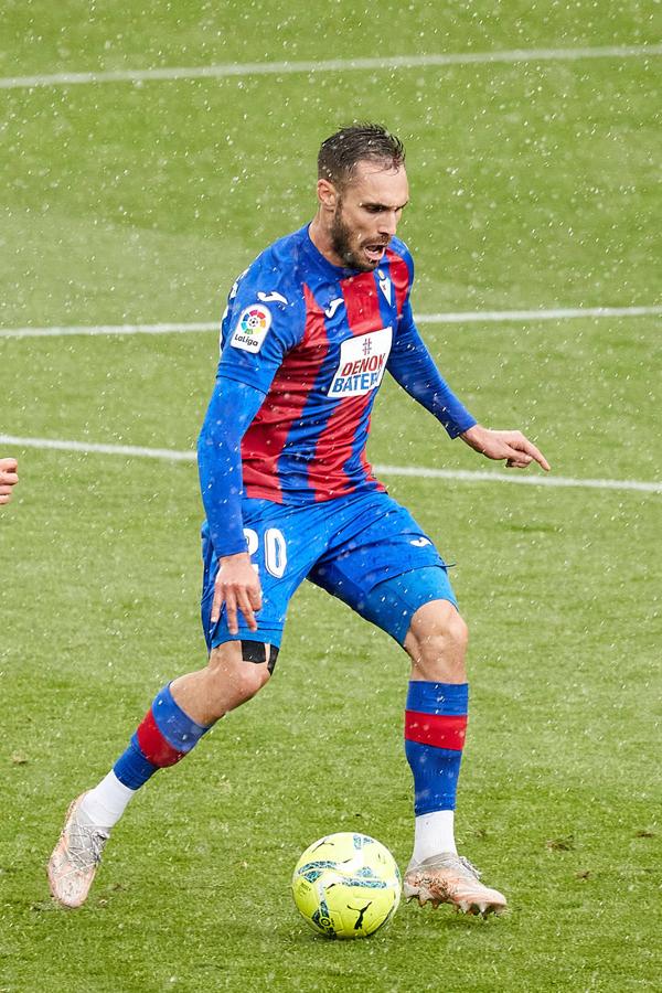 Los de Mendilibar obtienen su segunda victoria de la temporada en casa tras golear el Alavés. 