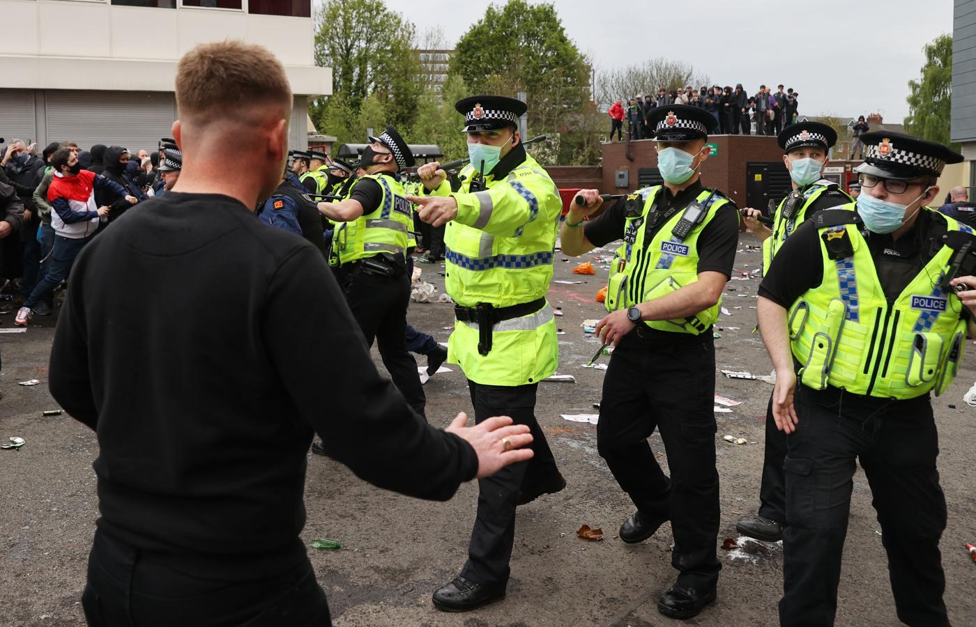 El encuentro podía ser decisivo, porque si el Liverpool gana en casa de su gran rival histórico, el Manchester City sería matemáticamente campeón de Inglaterra. 