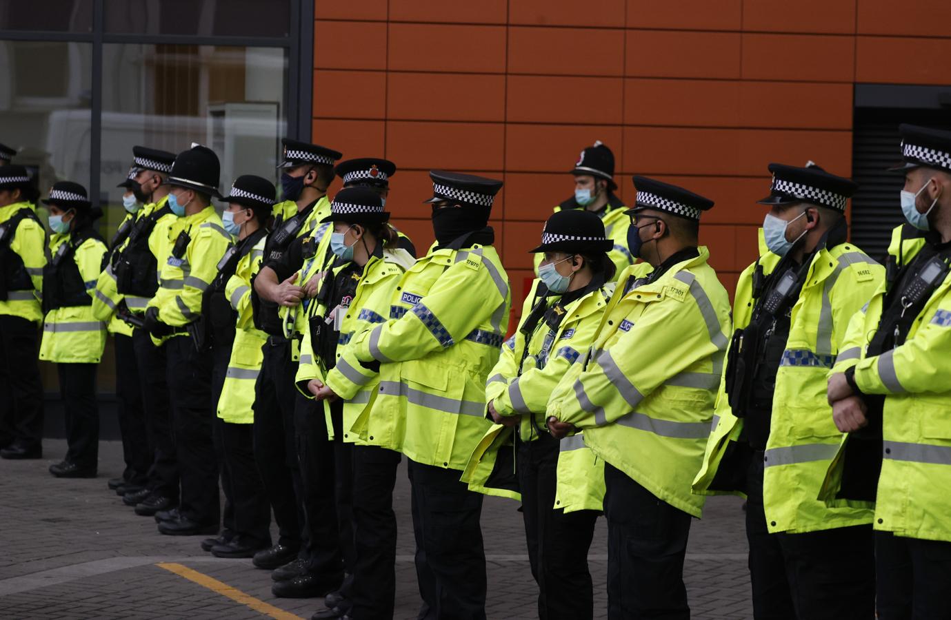El encuentro podía ser decisivo, porque si el Liverpool gana en casa de su gran rival histórico, el Manchester City sería matemáticamente campeón de Inglaterra. 