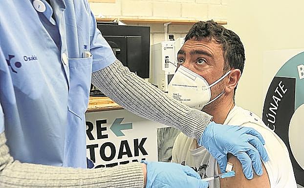 ¿Debo confinarme si soy contacto directo y estoy vacunado? Sí