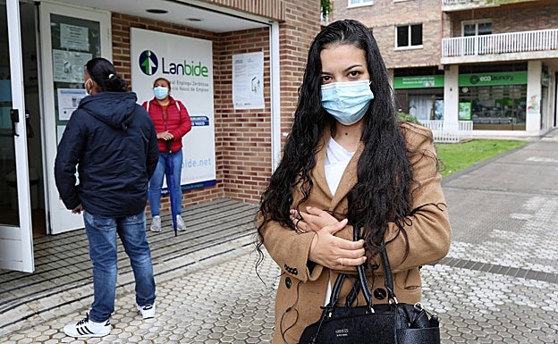 Laura acudía a «reclamar unas ayudas» que les habían denegado a ella y a su marido. 