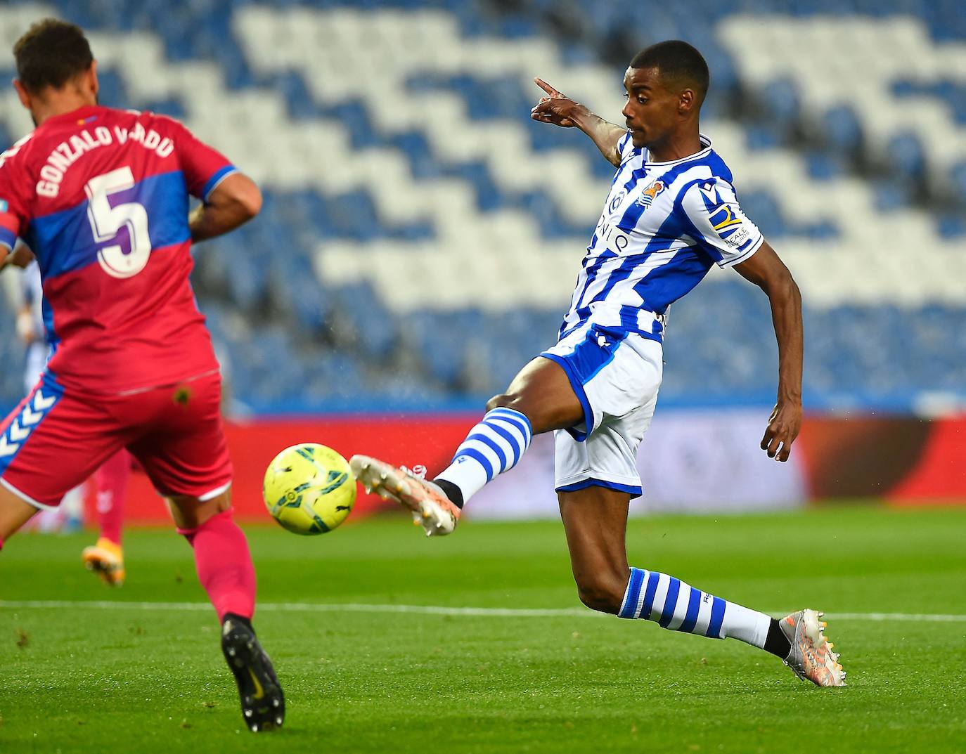 Fotos: Las mejores imágenes del Real Sociedad - Elche