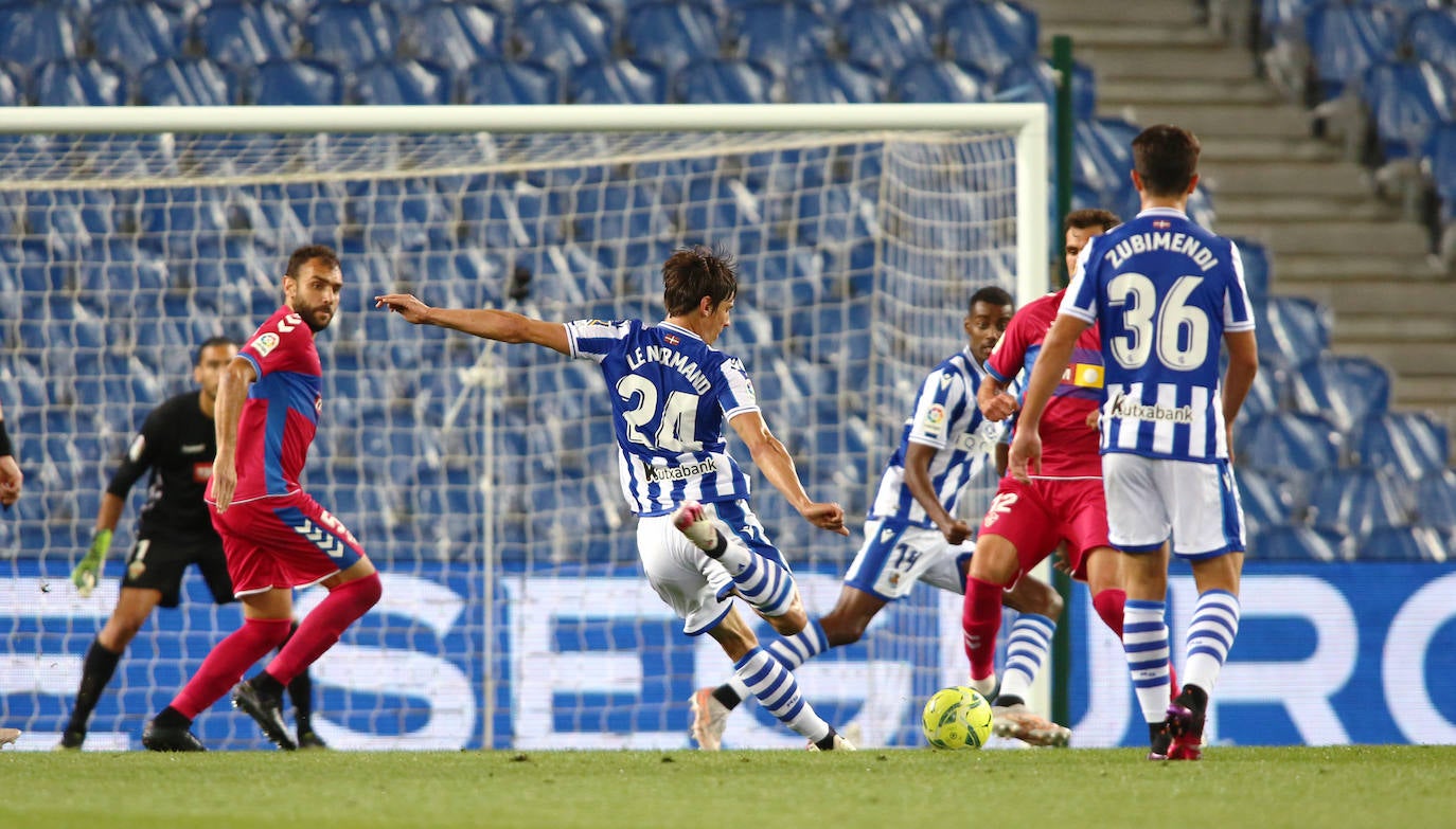 Fotos: Las mejores imágenes del Real Sociedad - Elche