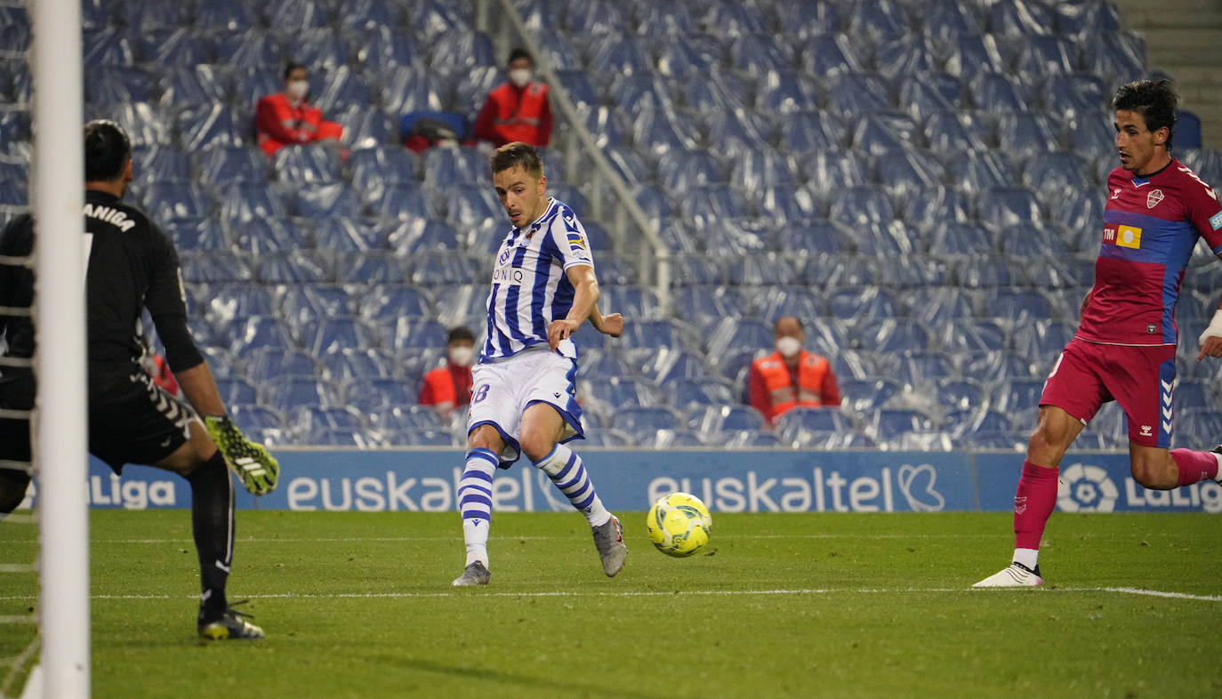 Fotos: Las mejores imágenes del Real Sociedad - Elche