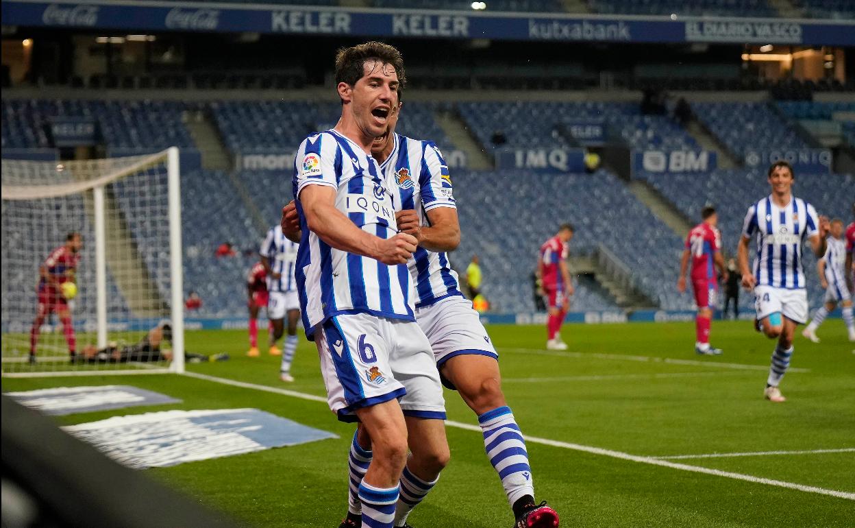 Aritz celebra el gol que ha abierto el marcador ante el Elche.
