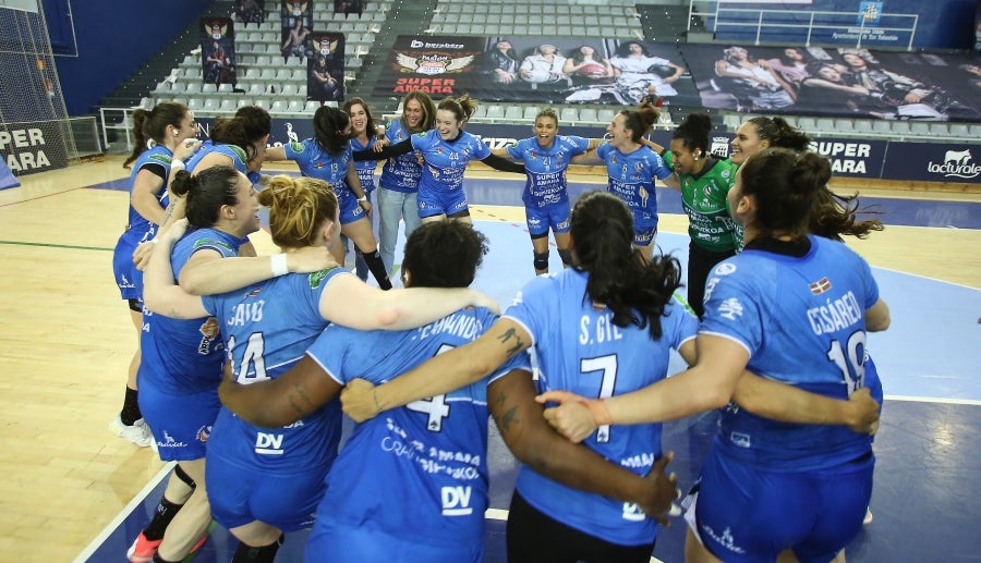 Las guipuzcoanas vuelven a levantar un título más y convertirse así por séptima vez en campeón de la Liga Guerreras Iberdrola. Para ello, solo tenían que sumar un punto, no obstante, el marcador ha terminado 30-20 para las locales. 