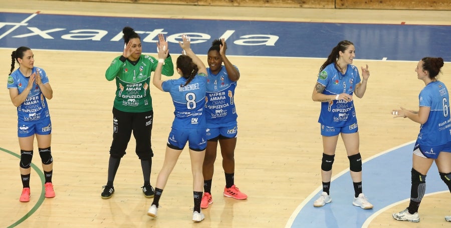 Las guipuzcoanas vuelven a levantar un título más y convertirse así por séptima vez en campeón de la Liga Guerreras Iberdrola. Para ello, solo tenían que sumar un punto, no obstante, el marcador ha terminado 30-20 para las locales. 