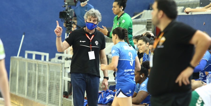 Las guipuzcoanas vuelven a levantar un título más y convertirse así por séptima vez en campeón de la Liga Guerreras Iberdrola. Para ello, solo tenían que sumar un punto, no obstante, el marcador ha terminado 30-20 para las locales. 