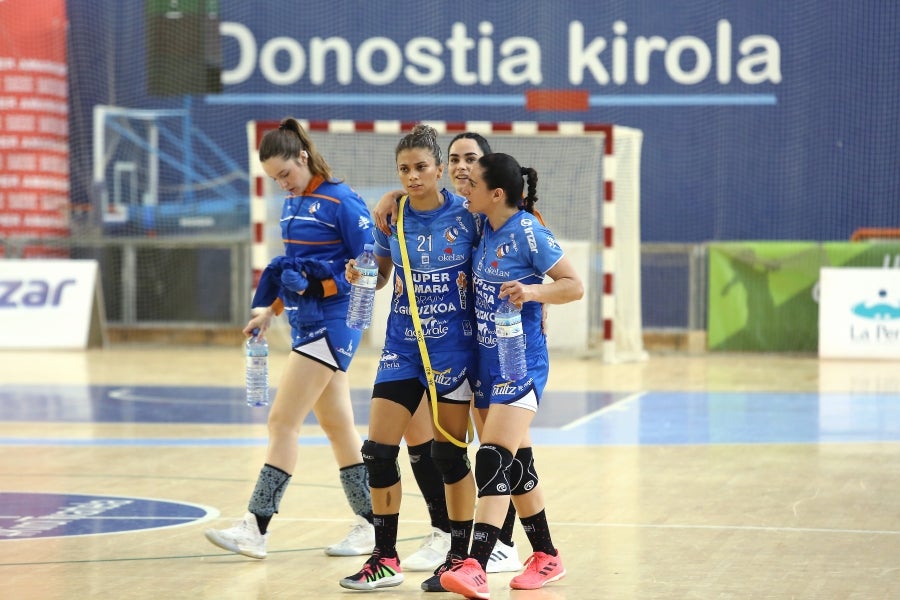 Las guipuzcoanas vuelven a levantar un título más y convertirse así por séptima vez en campeón de la Liga Guerreras Iberdrola. Para ello, solo tenían que sumar un punto, no obstante, el marcador ha terminado 30-20 para las locales. 