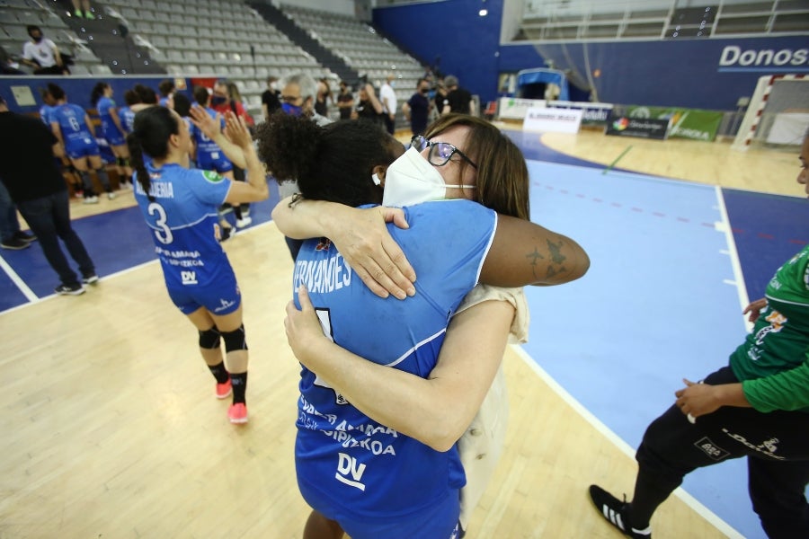 Las guipuzcoanas vuelven a levantar un título más y convertirse así por séptima vez en campeón de la Liga Guerreras Iberdrola. Para ello, solo tenían que sumar un punto, no obstante, el marcador ha terminado 30-20 para las locales. 