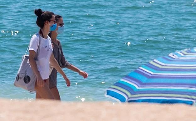 Playas con aforo y mascarilla, excepto al bañarse o en la toalla si hay distancia de seguridad