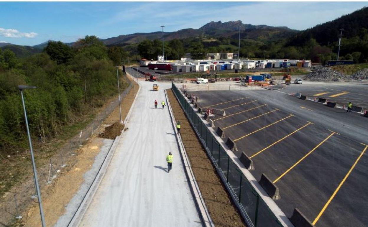Vista de las obras en el aparcamiento.