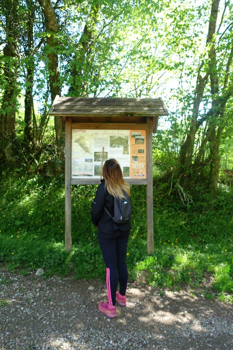 Cima discreta que se mantiene a la sombra de Hernio, entre el mar, el camino de Santiago y la venta en que descansó el gran patrón