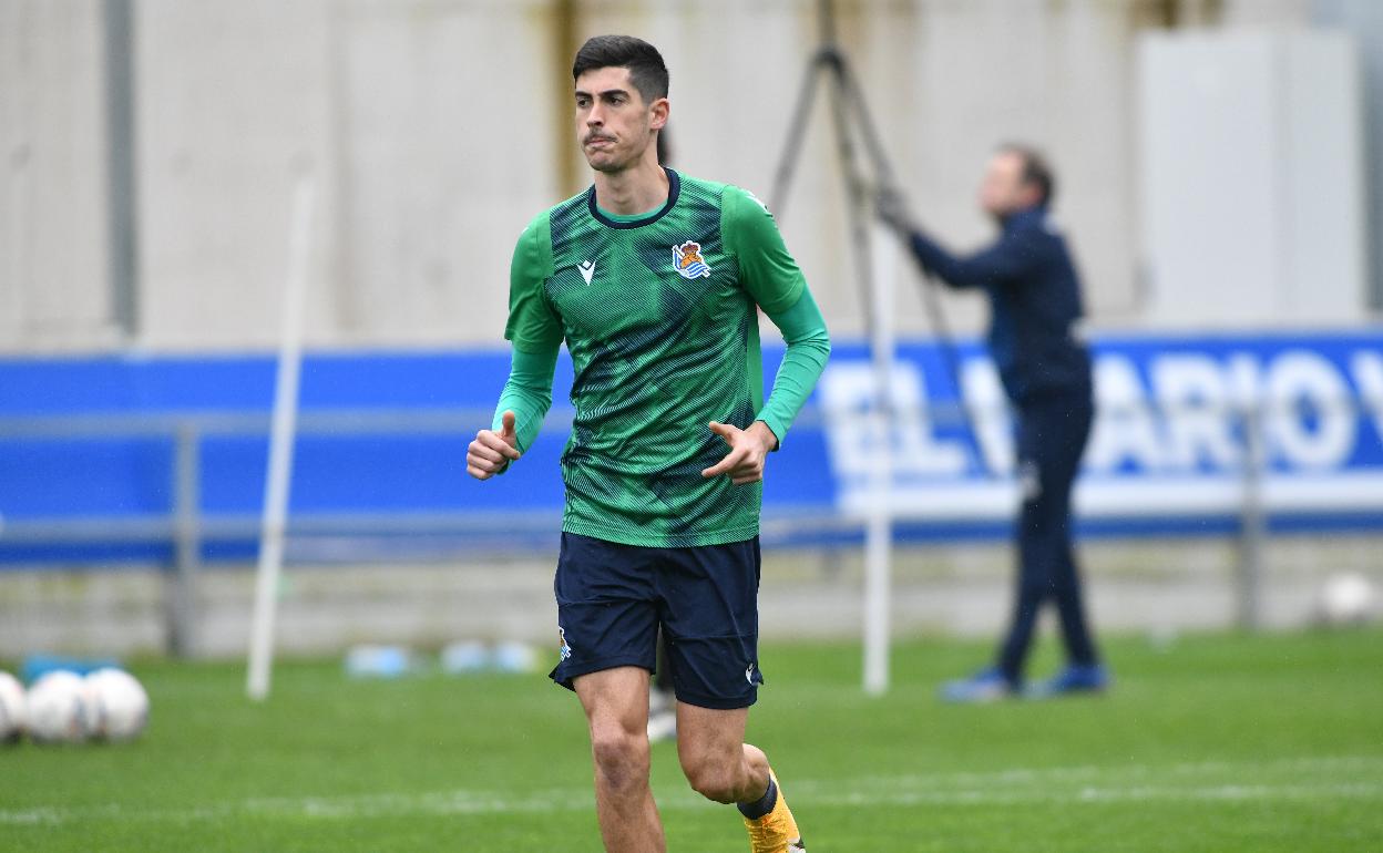 Carlos Fernández corre en solitario por Zubieta. De los cuatro lesionados, es el único que tiene alguna opción de reaparecer. 