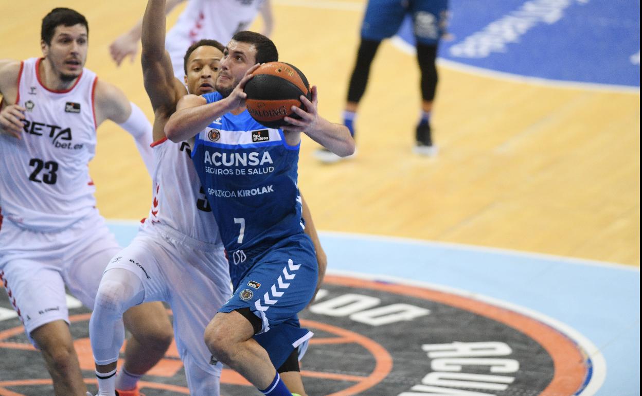El capitán Xabi Oroz ha sido el jugador del Acunsa GBC más destacado de la temporada.
