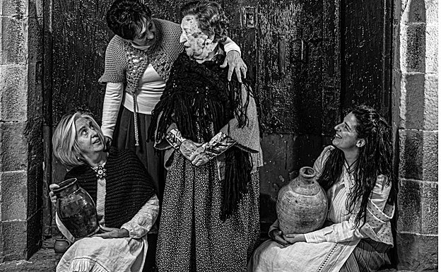 Cuatro generaciones de la saga Rebole, una de las familias alfareras de Lumbier. 