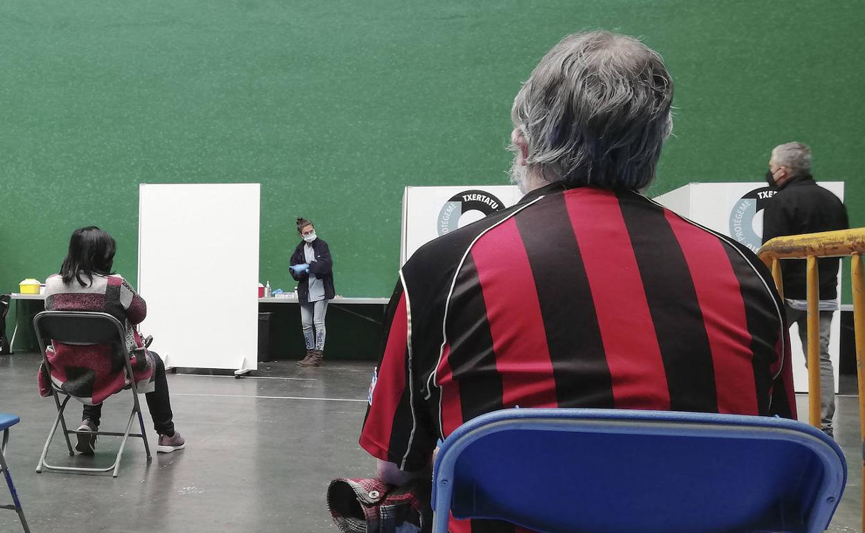 Vacunaciones en el frontón Beotibar de Tolosa.
