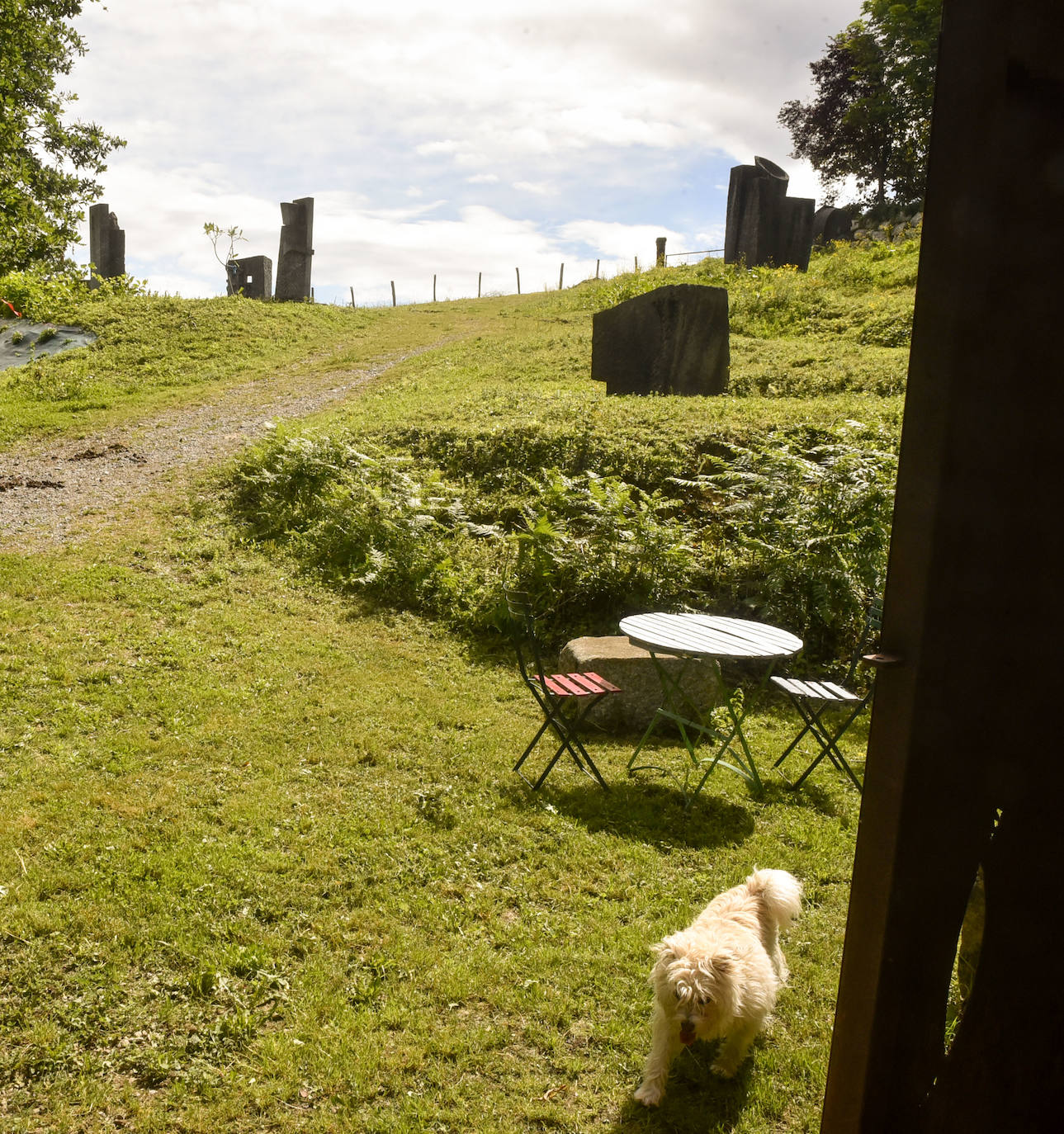 La jornada de los museos en Ur Mara, el espacio de Koldobika Jauregi que une en Alkiza naturaleza, pensamiento y arte, como un Chillida Leku silvestre.