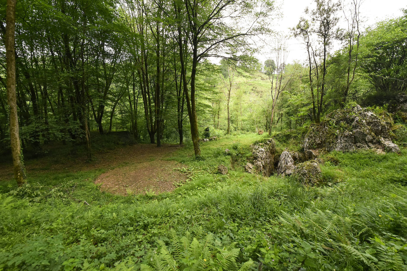 La jornada de los museos en Ur Mara, el espacio de Koldobika Jauregi que une en Alkiza naturaleza, pensamiento y arte, como un Chillida Leku silvestre.