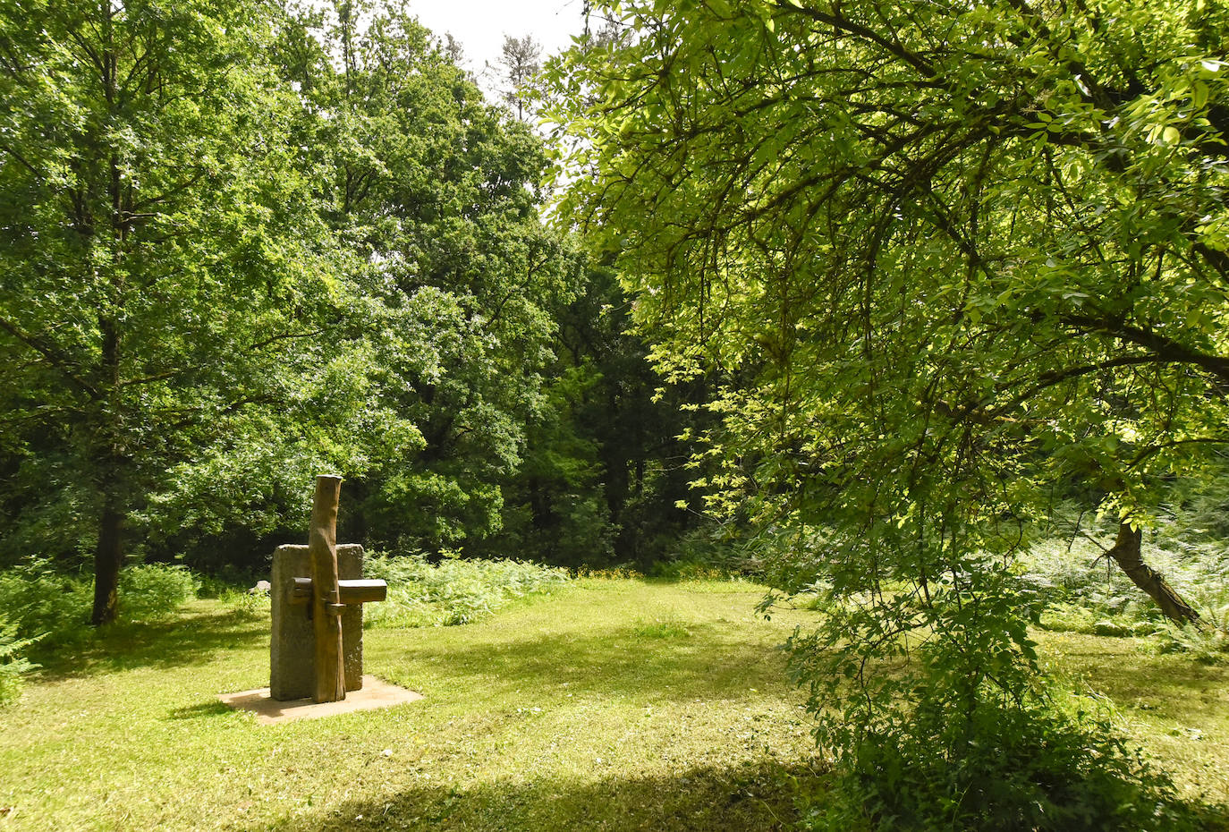 La jornada de los museos en Ur Mara, el espacio de Koldobika Jauregi que une en Alkiza naturaleza, pensamiento y arte, como un Chillida Leku silvestre.