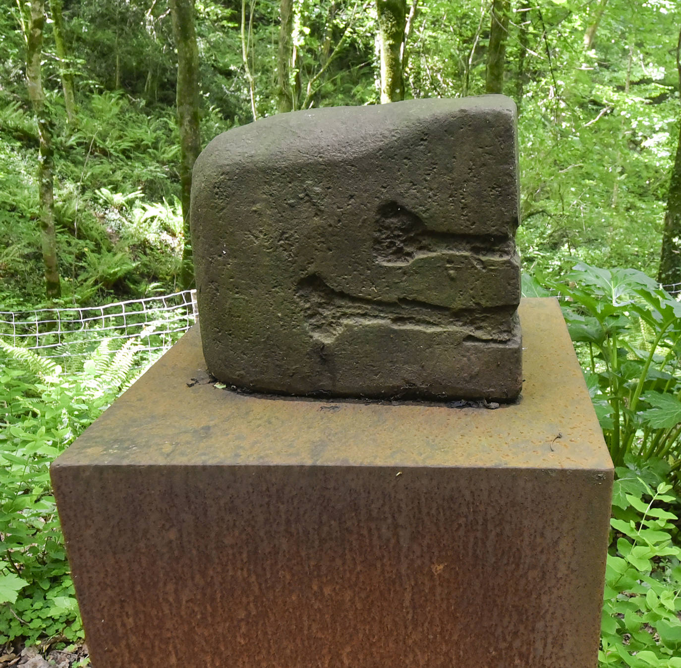 La jornada de los museos en Ur Mara, el espacio de Koldobika Jauregi que une en Alkiza naturaleza, pensamiento y arte, como un Chillida Leku silvestre.