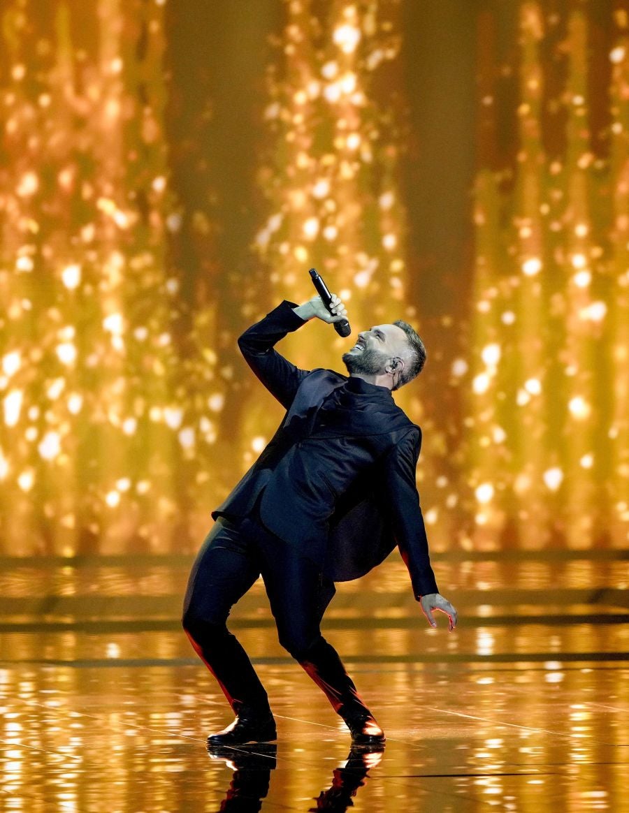 Malta, una de las favoritas, se convirtió en la gran protagonista de la primera semifinal de Eurovisión celebrada ayer ante 3.500 espectadores. El festival vuelve a escena este fin de semana tras la cancelación del año pasado por la pandemia del Covid-19. El representante de España en la final de este sábado será Blas Cantó con el tema 'Voy a quedarme'.
