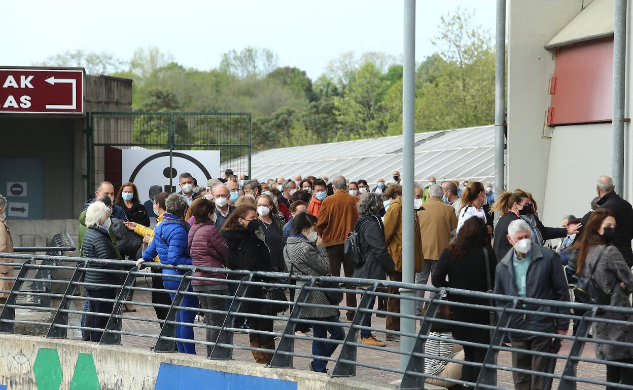 Vacunación: Euskadi advierte que aplicar Pfizer a los vacunados con AstraZeneca supondrá dejar de poner primeras dosis durante «2 o 3 semanas»