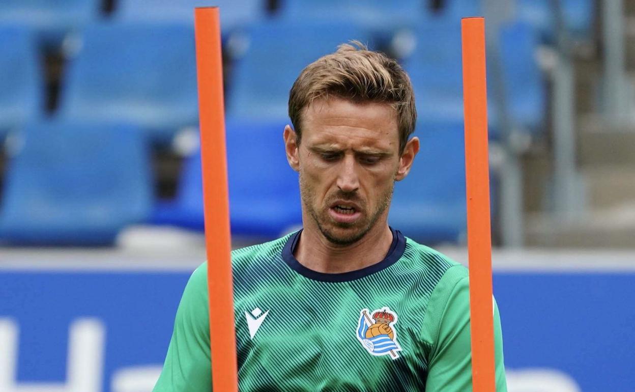 Real Sociedad: Álex Remiro y Nacho Monreal quieren ser profetas en su tierra, pero en el bando contrario