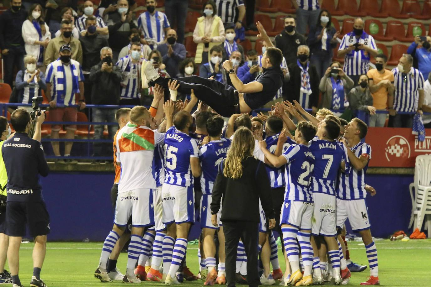 De Figueras a Almendralejo. Sesenta años no son nada. El Sanse consiguió ayer un nuevo ascenso a Segunda División en un partido agónico que tuvo que resolverse en la prórroga. El Algeciras no solo vendió cara la derrota, sino que cortocircuitó el ataque del filial blanquiazul durante muchas fases. Un tanto de Karrikaburu, este chaval está bendecido por los dioses del fútbol, materializó el sueño del segundo equipo realista y confirmó definitivamente a Zubieta como la mejor cantera del momento