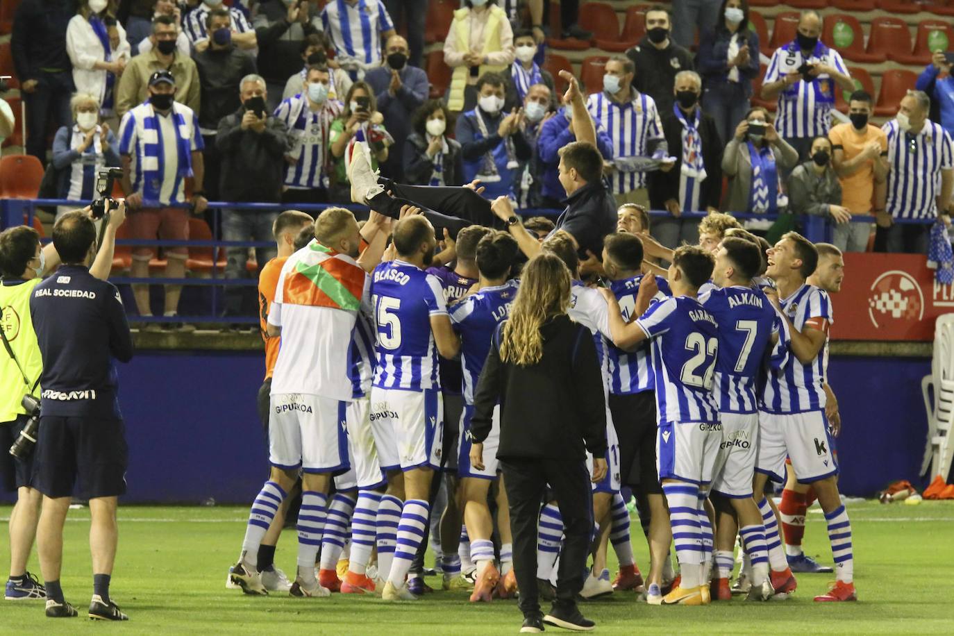 De Figueras a Almendralejo. Sesenta años no son nada. El Sanse consiguió ayer un nuevo ascenso a Segunda División en un partido agónico que tuvo que resolverse en la prórroga. El Algeciras no solo vendió cara la derrota, sino que cortocircuitó el ataque del filial blanquiazul durante muchas fases. Un tanto de Karrikaburu, este chaval está bendecido por los dioses del fútbol, materializó el sueño del segundo equipo realista y confirmó definitivamente a Zubieta como la mejor cantera del momento