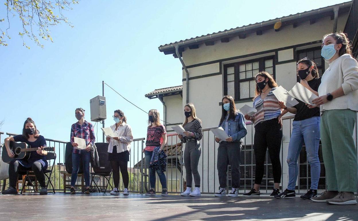 Udari begira hainbat ikastaro eta barnetegi antolatu ditu AEK-k. 