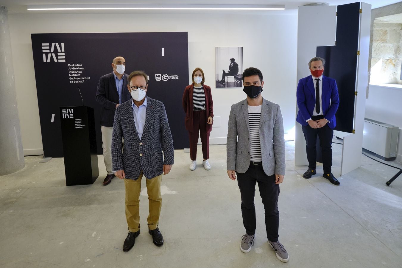 El Instituto de Arquitectura dedica una exposición a Eileen Gray, la pionera del movimiento moderno y recrea su mítica casa de la Costa Azul. La muestra estará abierta hasta el 10 de octubre en el convento de Santa Teresa, en Donostia.