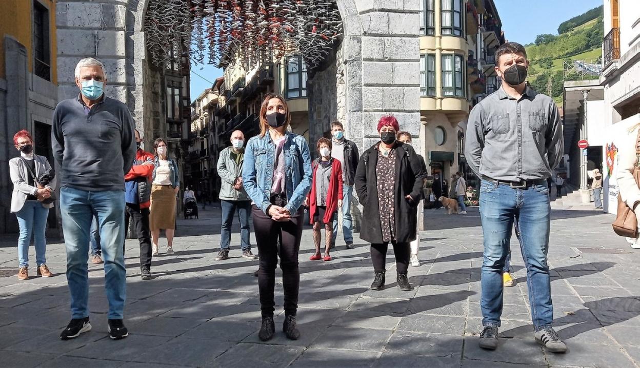 Representantes del 'Movimiento de alcaldes y alcaldesas' durante su comparecencia de ayer. 