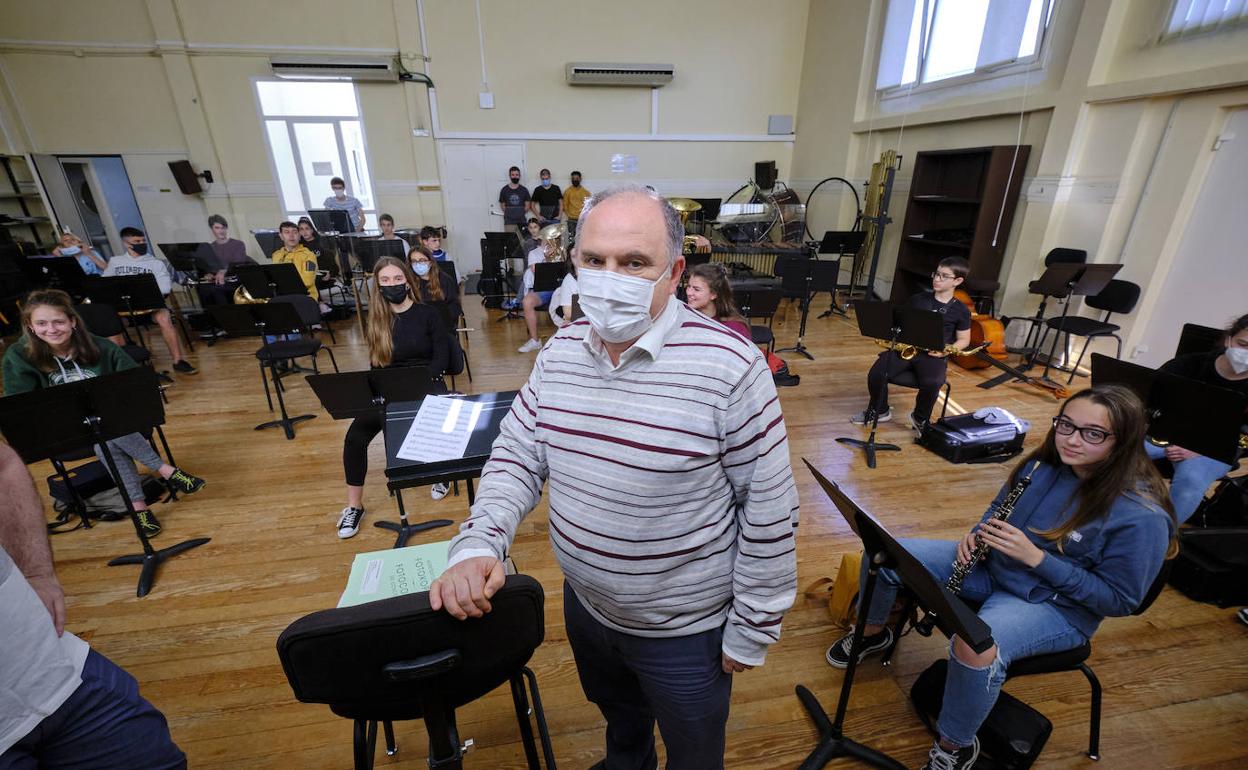 Roberto Nuño, ayer por la tarde en la sala de ensayos del conservatorio.