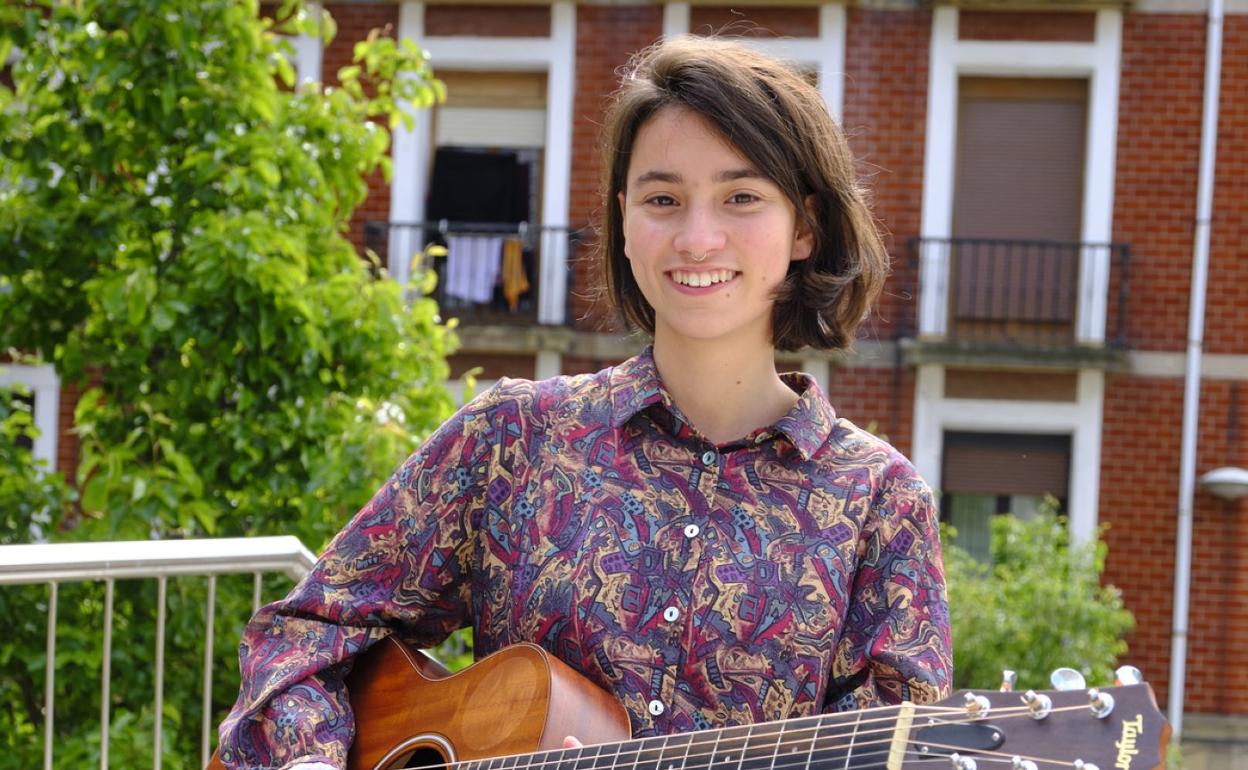 Idoia Asurmendi, retratada hace unos díasen el barrio donostiarra de Amara Viejo. 