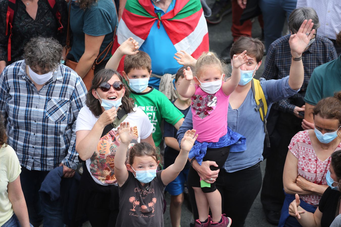 Manifestación multitudinaria a favor del euskera en Baiona