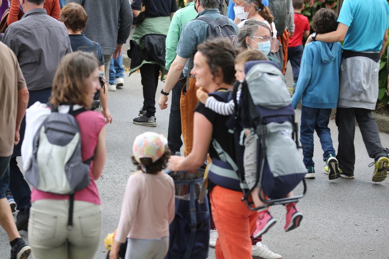 Manifestación multitudinaria a favor del euskera en Baiona