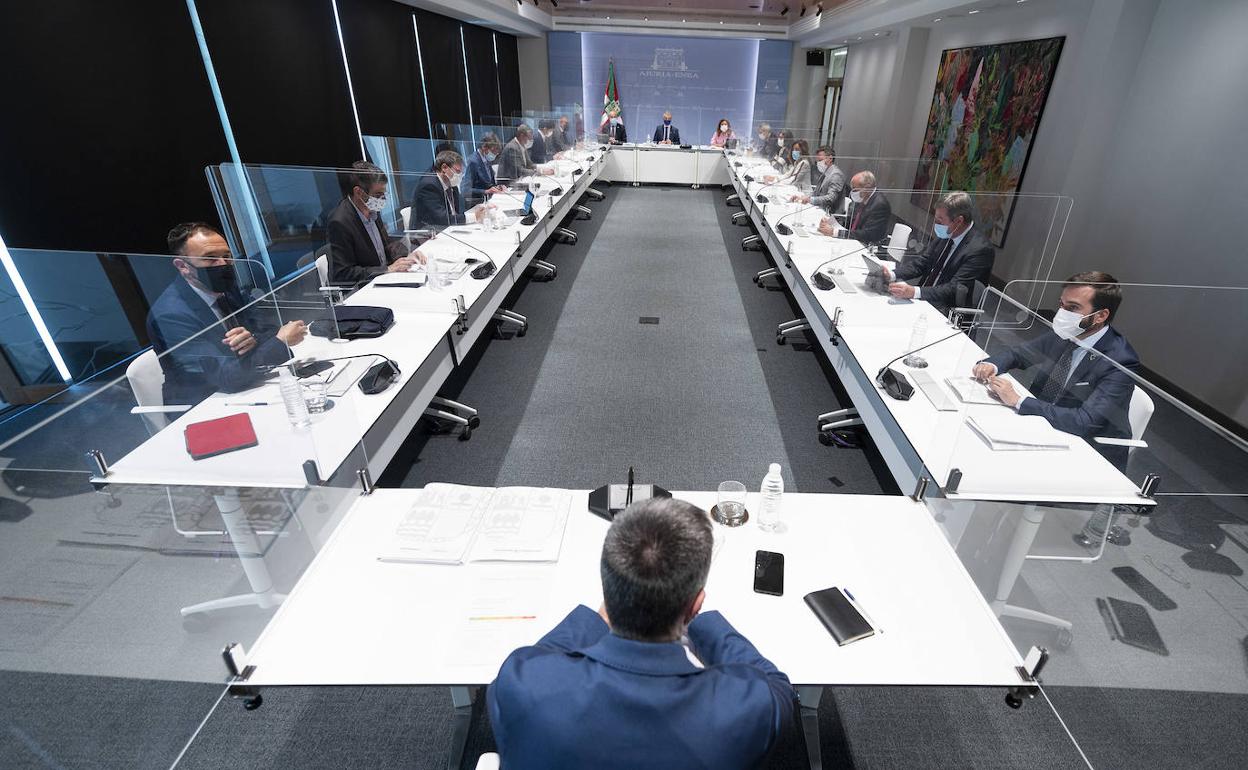 Un momento de la reunión del comité asesor del LABI, este lunes. 