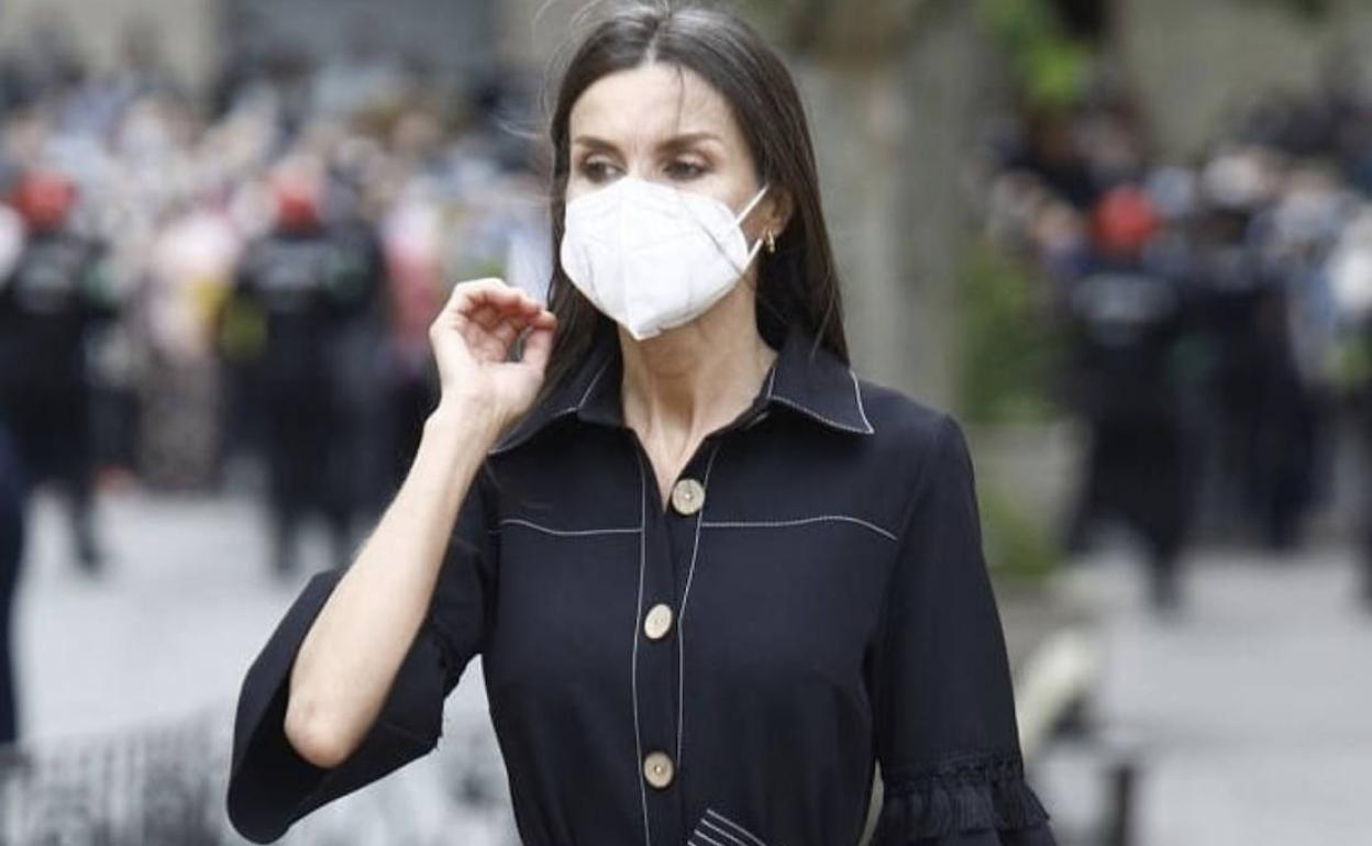 La Reina estrena un vestido de una firma de Santurtzi en su visita a Euskadi