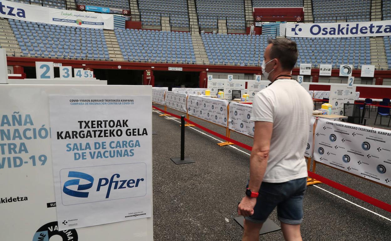 Vacunacion Euskadi: Osakidetza comenzará el jueves a citar para la segunda dosis de AstraZeneca a quienes han rechazado la de Pfizer