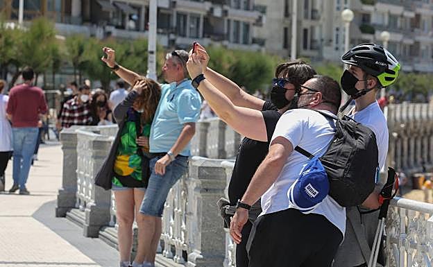 Euskadi notifica 338 nuevos positivos y 21 fallecidos la última semana, 3 más que la anterior