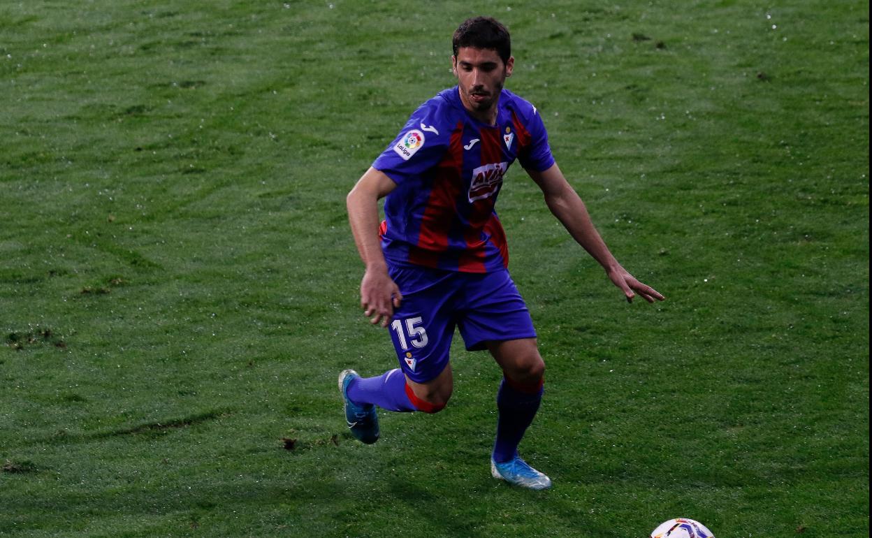 Cote, durante un partido en Ipurua.