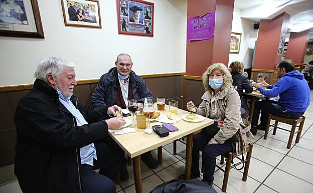 Euskadi desafía las últimas restricciones del Gobierno