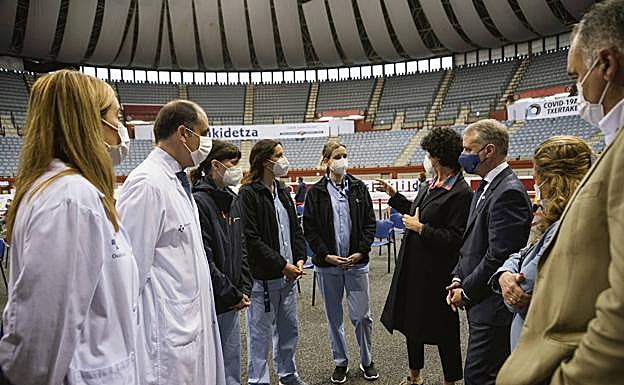 El lehendakari, Iñigo Urkullu, en el vacunódromo de Illunbe.