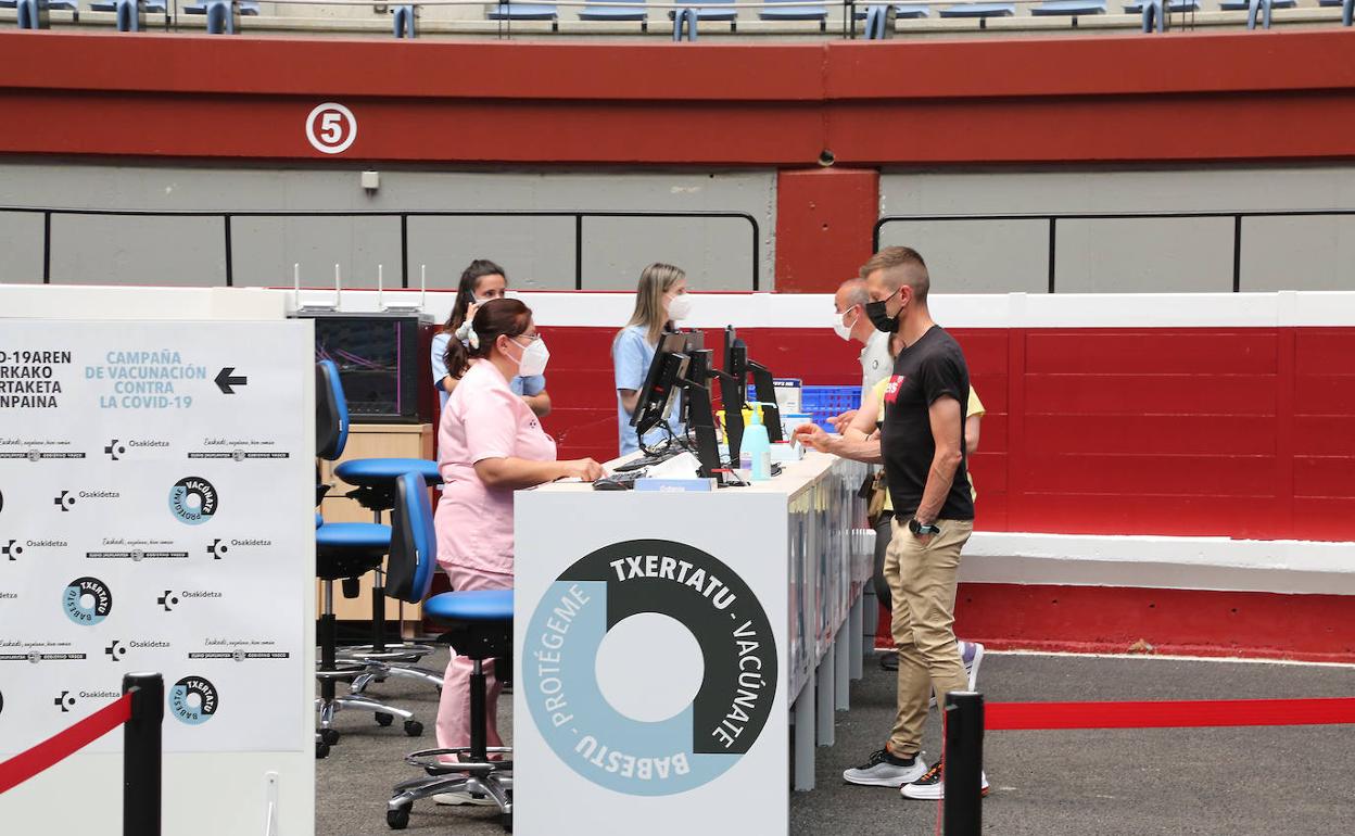 Ilunbe ha retomado la vacunación en el coso y espera alcanzar las 12.500 dosis diarias.