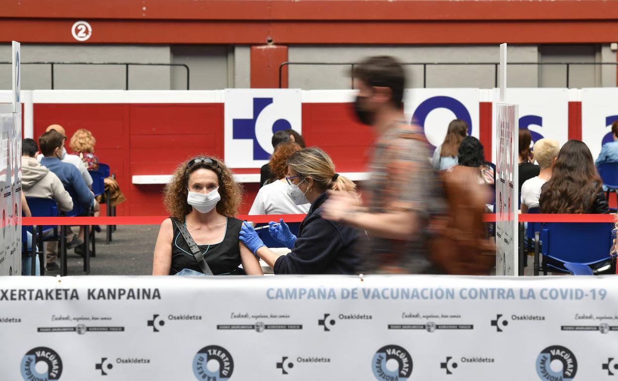 Vacunación ayer en Illunbe. 