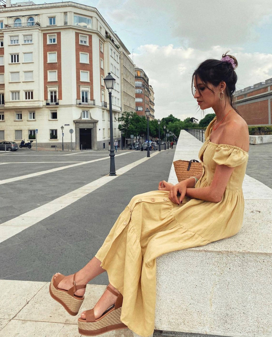 La comunicadora manchega tiene un estilo innato e insuperable en el que sabe sacar partido a los básicos combinándolos con las prendas tendencia de cada campaña. Dicho lo cual, en los últimos meses hemos visto a una Sara Carbonero mucho más bohemia y 'hippie' que de costumbre y por ello, de cara al verano, te presentamos un interesante recorrido por los estilismos más destacados e inspiradores de la presentadora, empresaria e 'influencer'