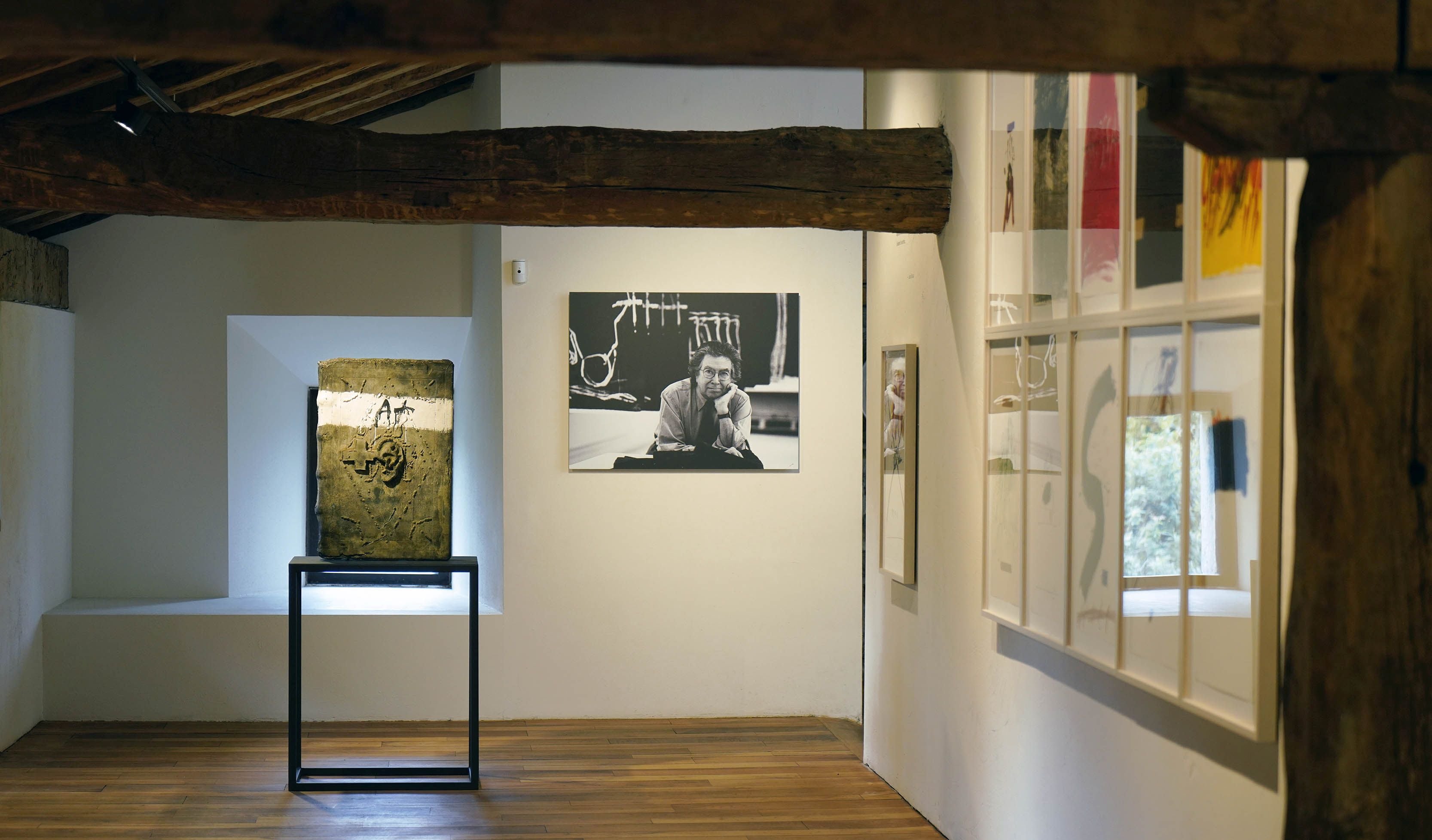 Chillida Leku acogerá hasta el 10 de enero de 2022 una exposición del escultor y pintor Antoni Tàpies, primer artista invitado en el museo.
